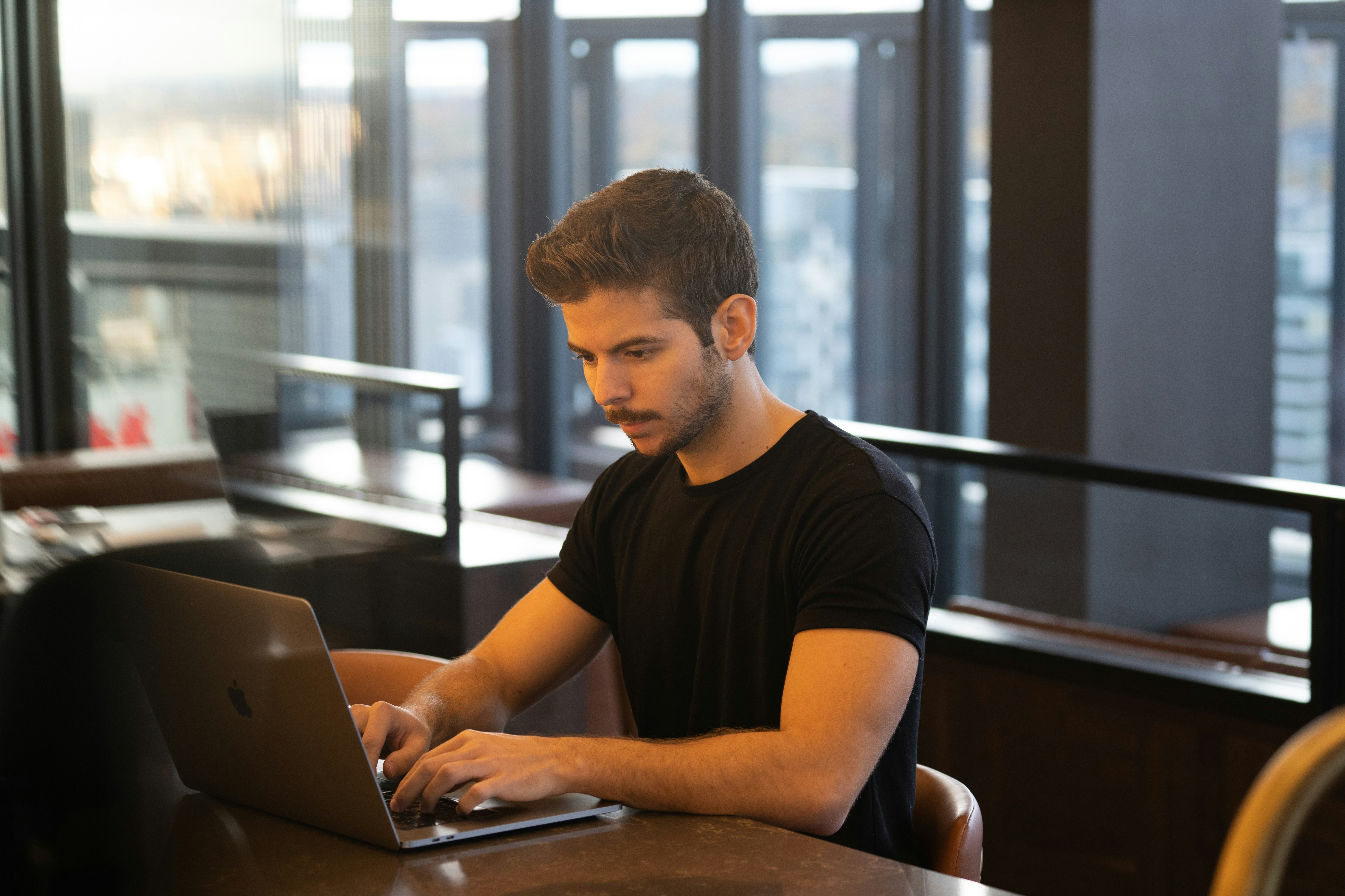 IT professional receiving real-time job support and production assistance from WolvesLogic